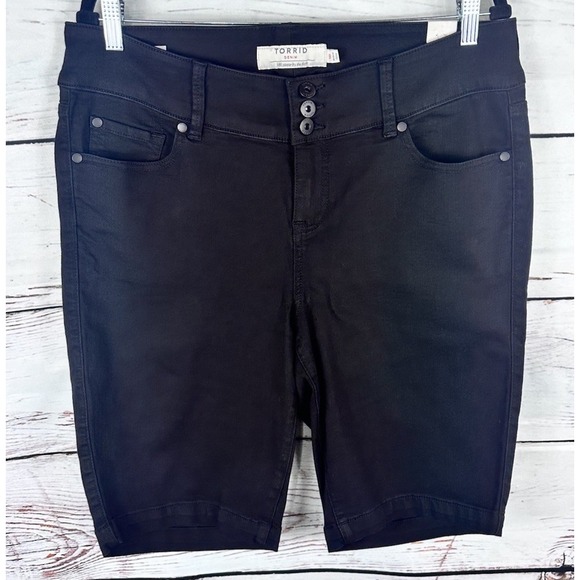 Torrid Women's Black 3.5 Inch Jegging Super Soft High‎ Rise Shorts 16 NEW NWT - Picture 1 of 7